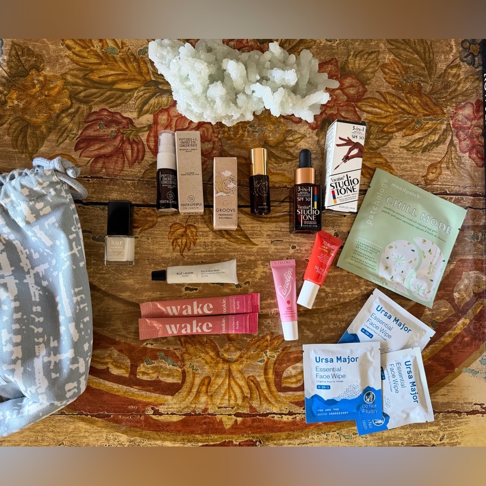 🦋Free People Limited Edition Travel Essentials bag
